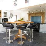 25 Fotos de Cocinas Con Mesa para Comer: formas de colocar la mesa